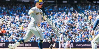 Toronto Blue Jays Outslug Milwaukee Brewers in High-Scoring Game