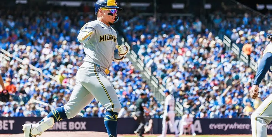 Toronto Blue Jays Outslug Milwaukee Brewers in High-Scoring Game
